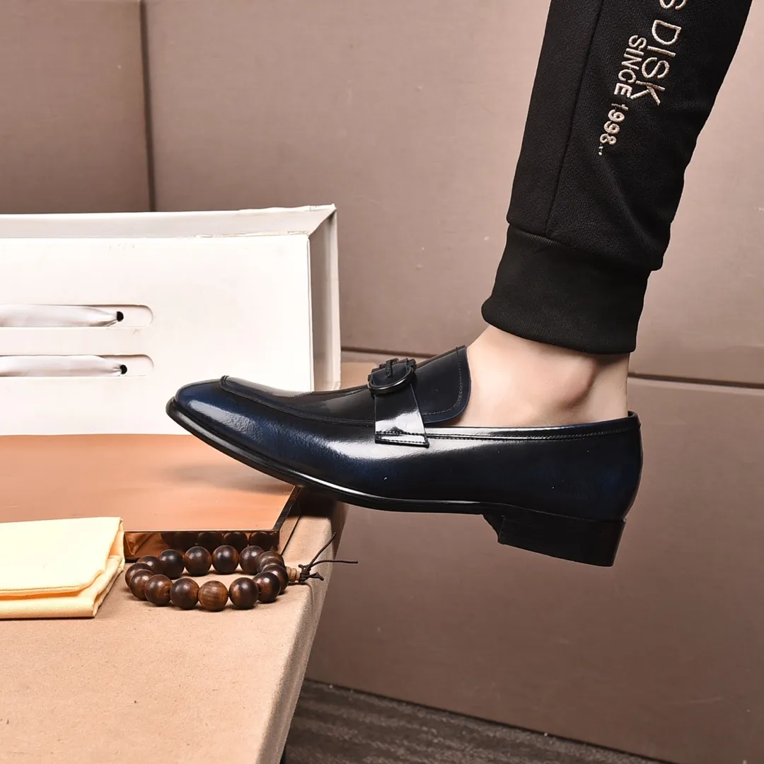 Men's shoes 💰540📛📛 (water-dyed cow lining) Salvatore Ferragamo high-end (Salvatore Ferragamo) is the world's top luxury footwear brand, coming from the fashion kingdom of Italy. It is famous all over the world for its traditional handmade design and novel styles... 🚶🏻🚶🏻New suit shoes are available simultaneously at the counter. This model is made of pure handmade imported Italian calfskin ➕soft water-dyed cowhide lining Original authentic outsole🌀🌀Size: 38➖44.